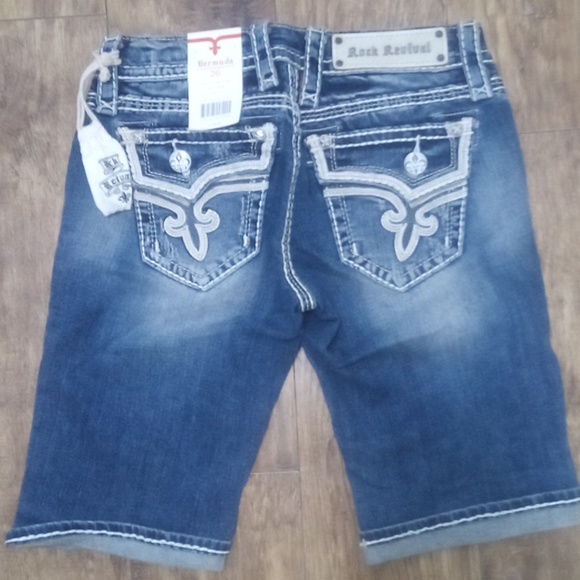 Rock Revival Women's 26 Bermuda Jean Shorts Flap Pockets Embroidered NWT - Picture 2 of 11